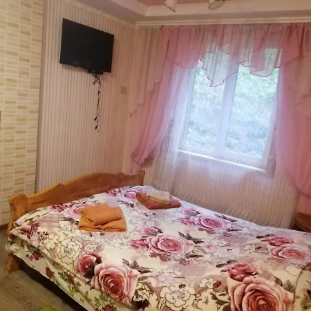 Holiday home гостинний двір у ангеліни *