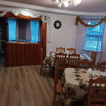 Дом отдыха гостинний двір у ангеліни