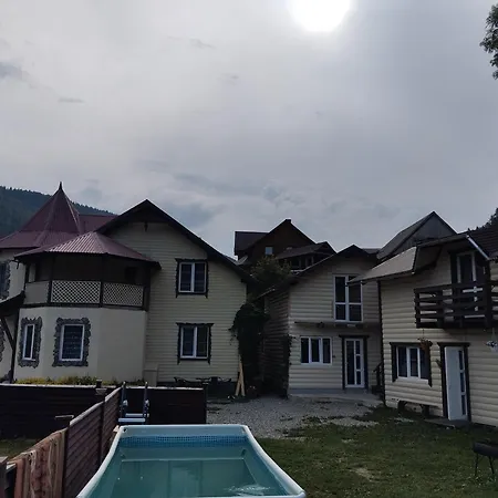 гостинний двір у ангеліни Татарів