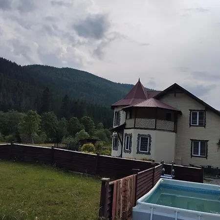 гостинний двір у ангеліни Будинок відпочинку Татарів