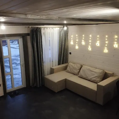 Holiday home гостинний двір у ангеліни Tatariv
