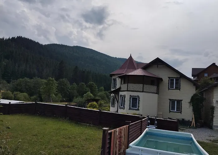 гостинний двір у ангеліни Ferienhaus Tatariw