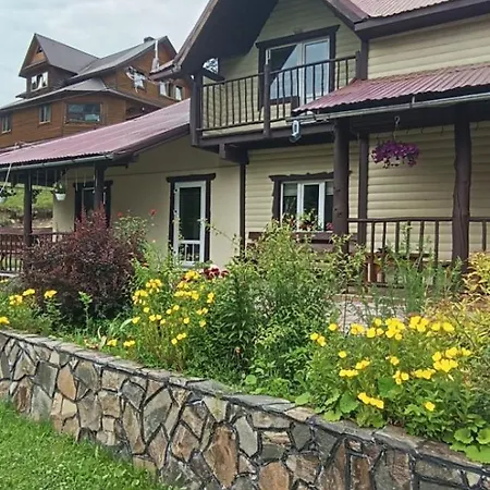 гостинний двір у ангеліни Tatariv