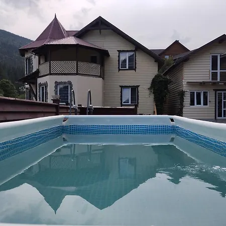 гостинний двір у ангеліни تاتاريف