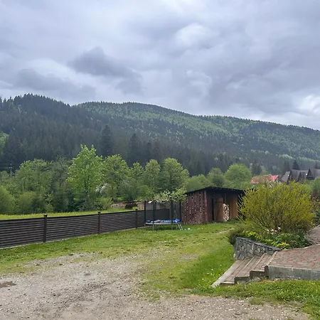 гостинний двір у ангеліни Casa vacanze Tatariv