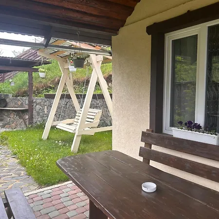 гостинний двір у ангеліни Casa vacanze Tatariv
